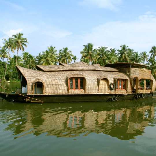 Backwaters of Kerala , Alleppey Houseboats , Houseboats in kerala , Kochi Attractions , Backwaters of Kerala